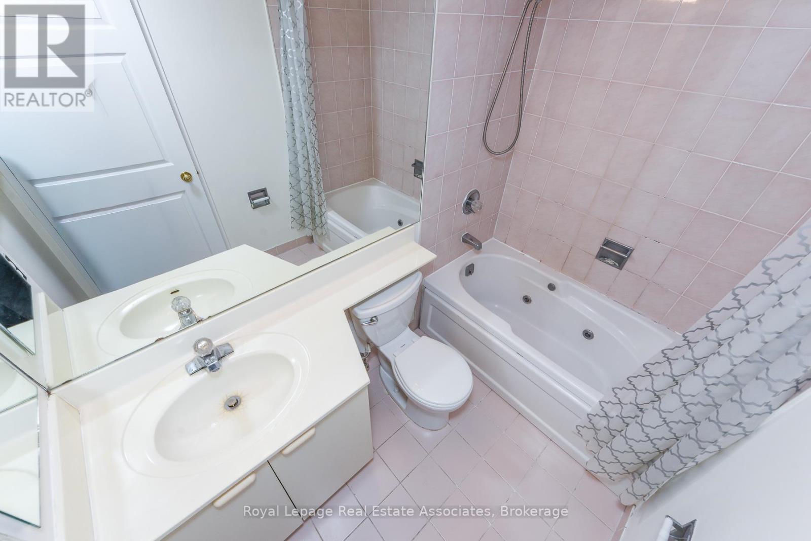 #501 55 ELM DRIVE W - 19