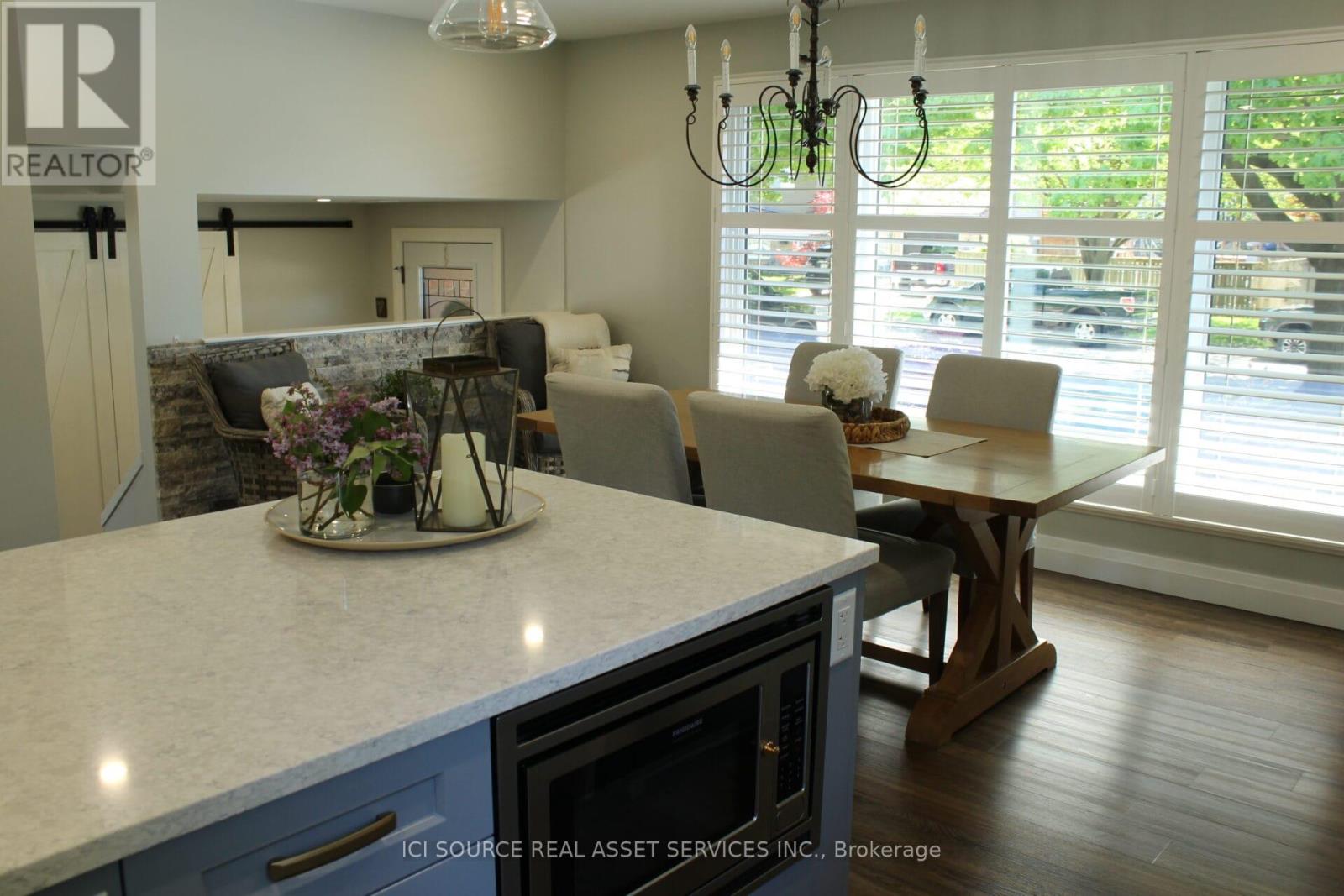 112 THORNHILL CRESCENT - 10