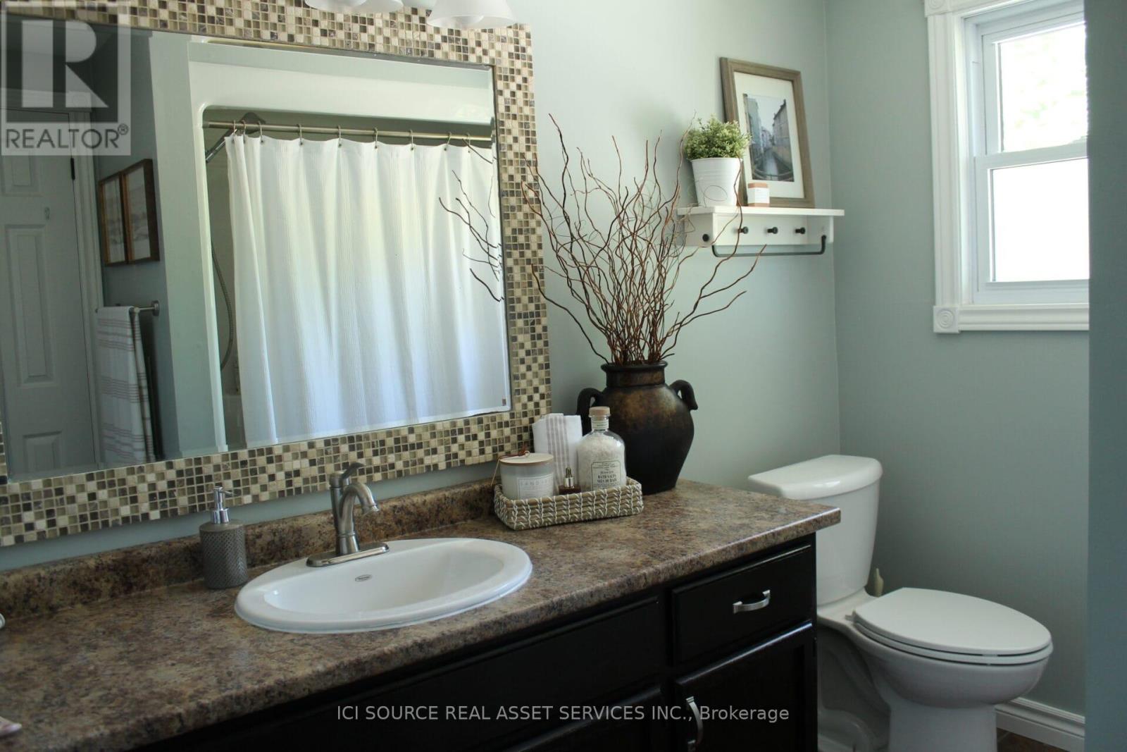 112 THORNHILL CRESCENT - 15