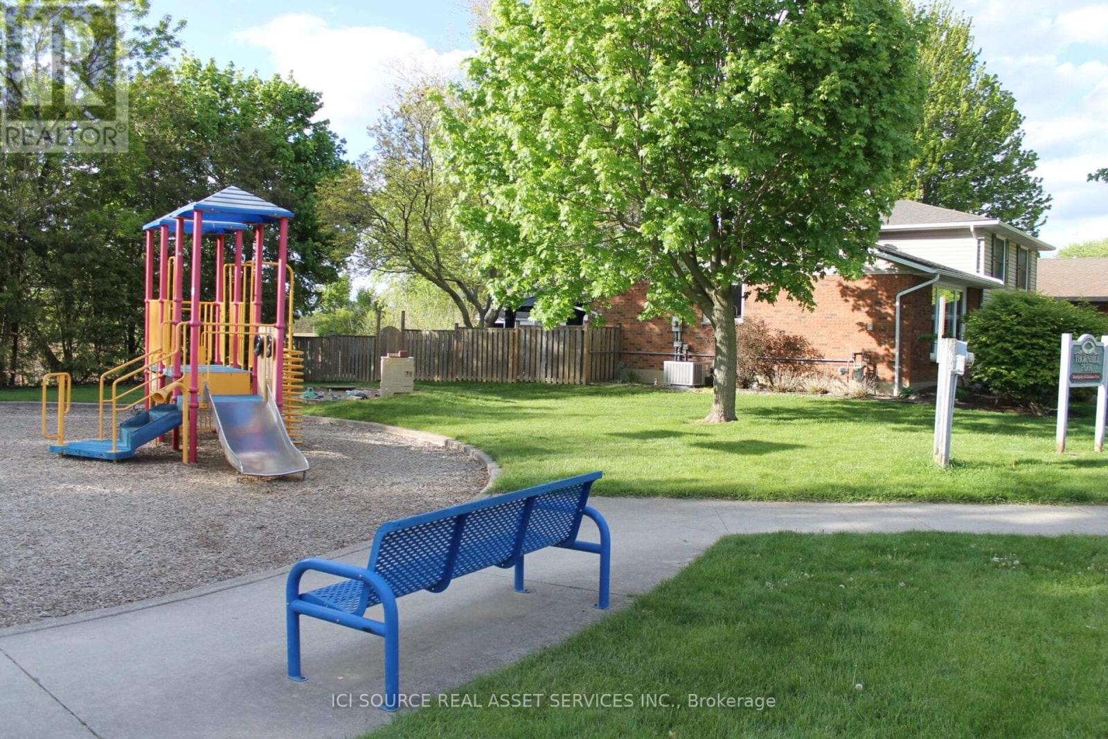 112 THORNHILL CRESCENT - 17