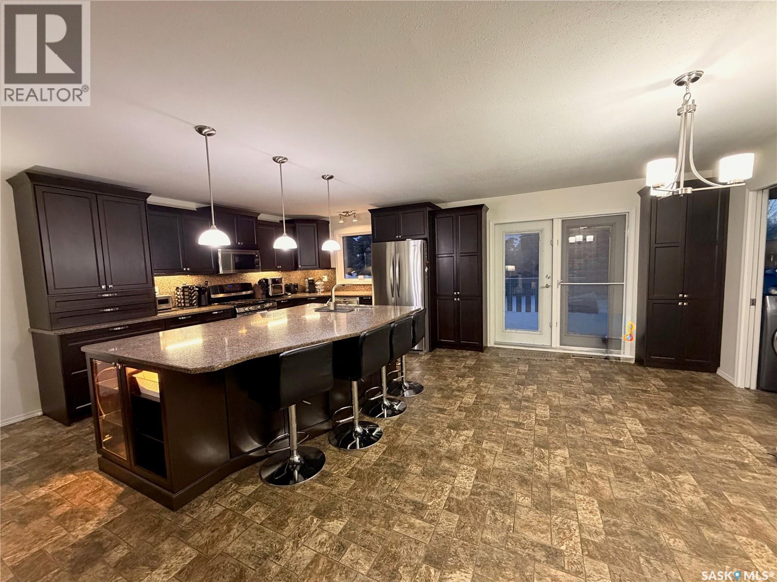 405 3rd AVENUE W - 3