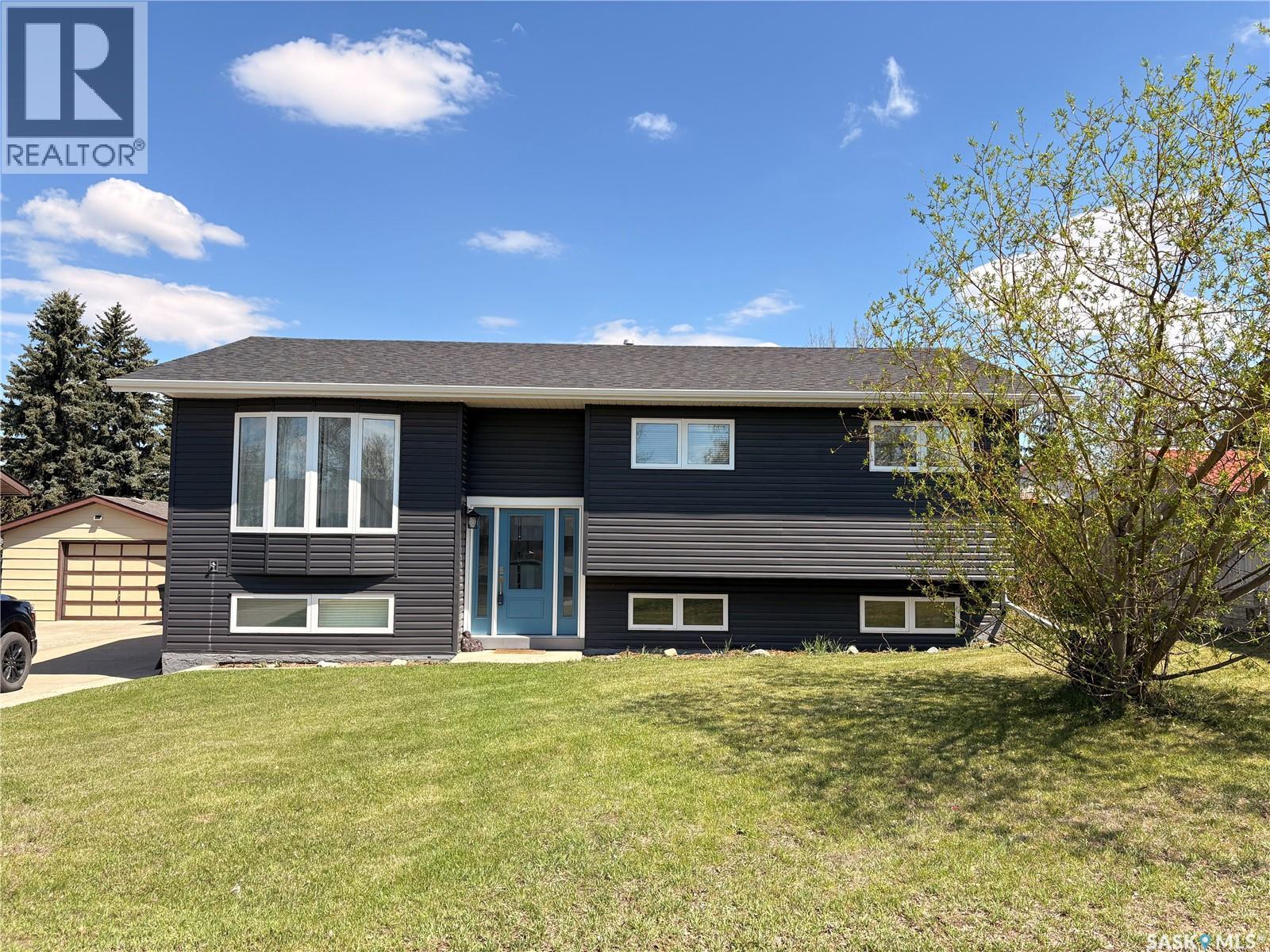 405 3rd AVENUE W - 1