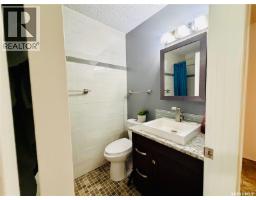 Family room - 405 3rd Avenue W, Biggar, SK S0K0M0 Photo 13