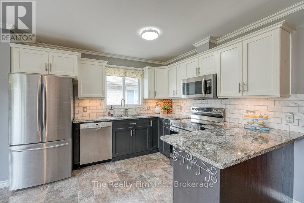 4 KERR CRESCENT - 11
