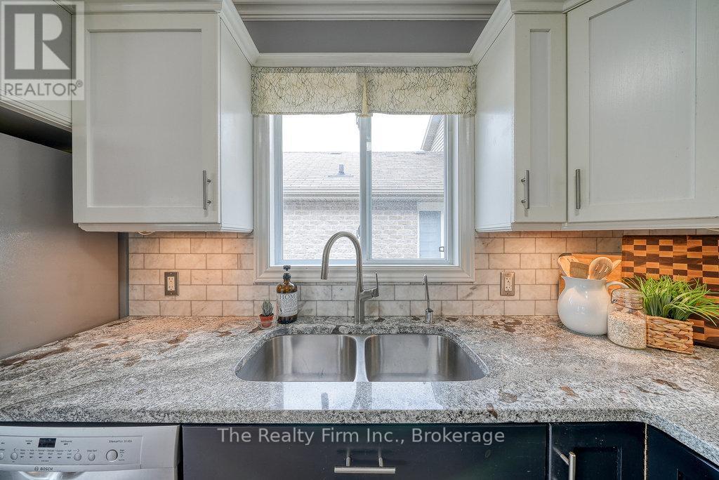 4 KERR CRESCENT - 15