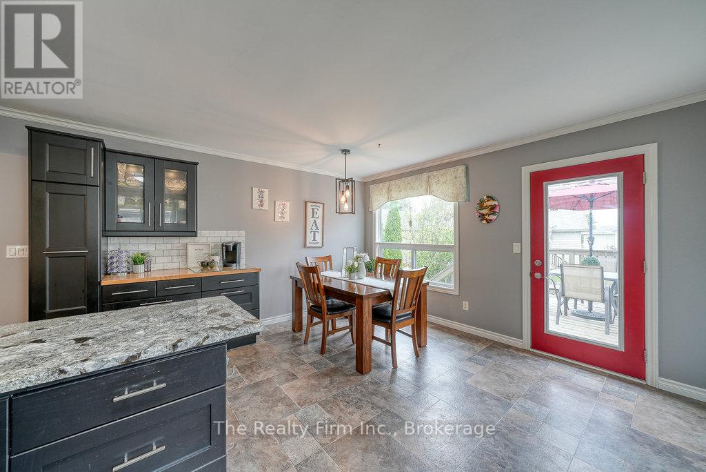 4 KERR CRESCENT - 16
