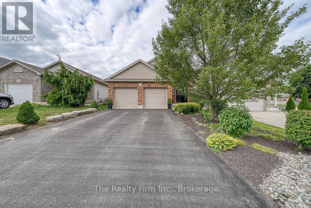 4 KERR CRESCENT - 35