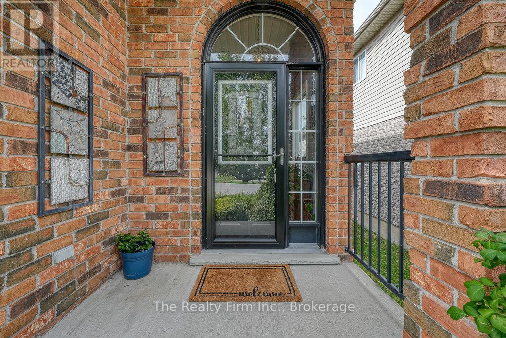 4 KERR CRESCENT - 6