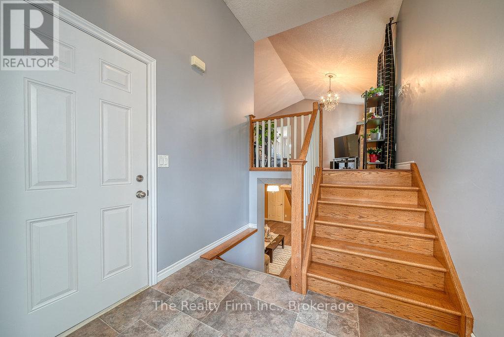 4 KERR CRESCENT - 8