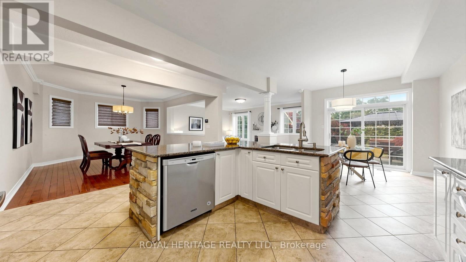 3 KINROSS AVENUE - 15