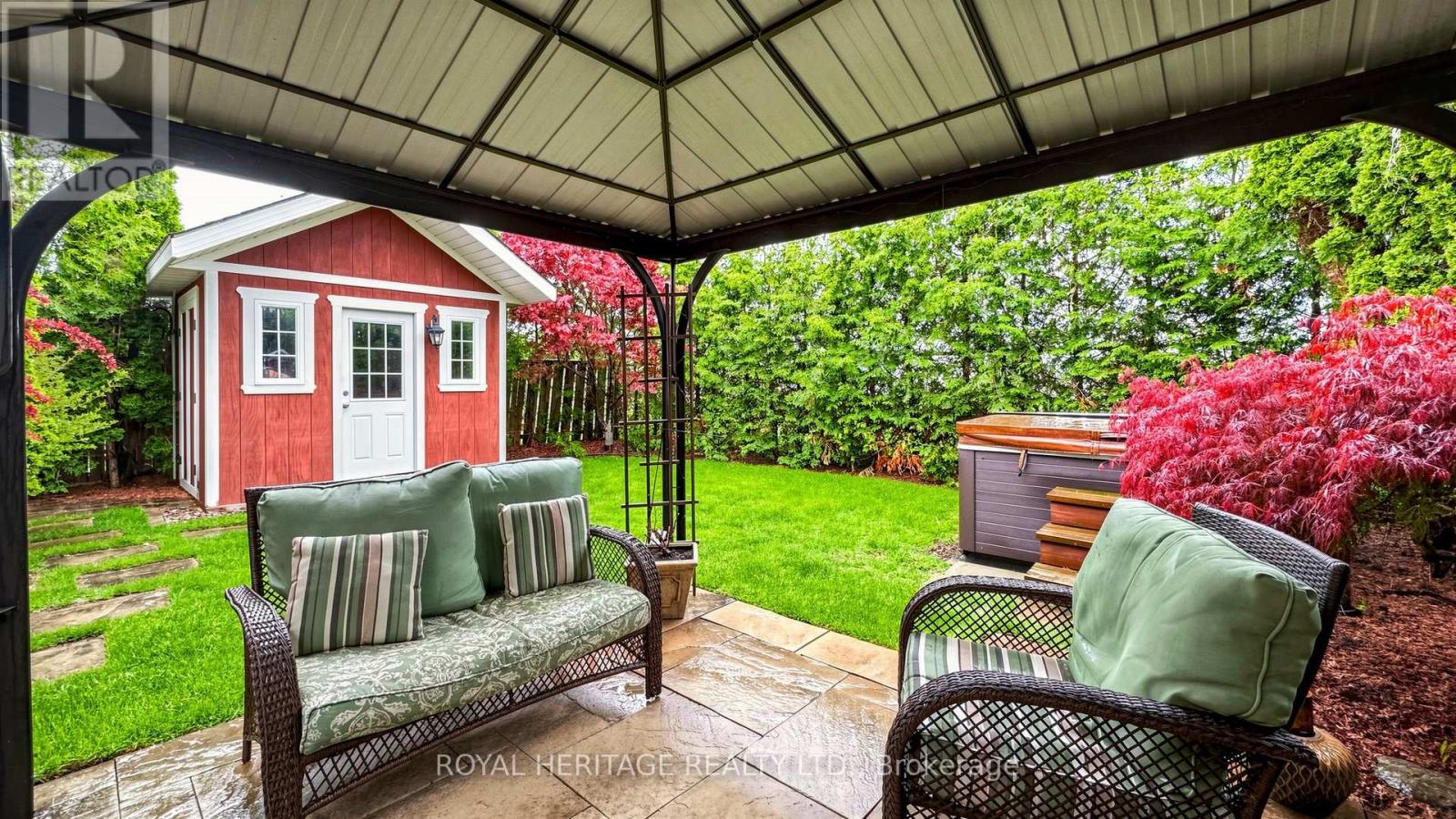 3 KINROSS AVENUE - 43