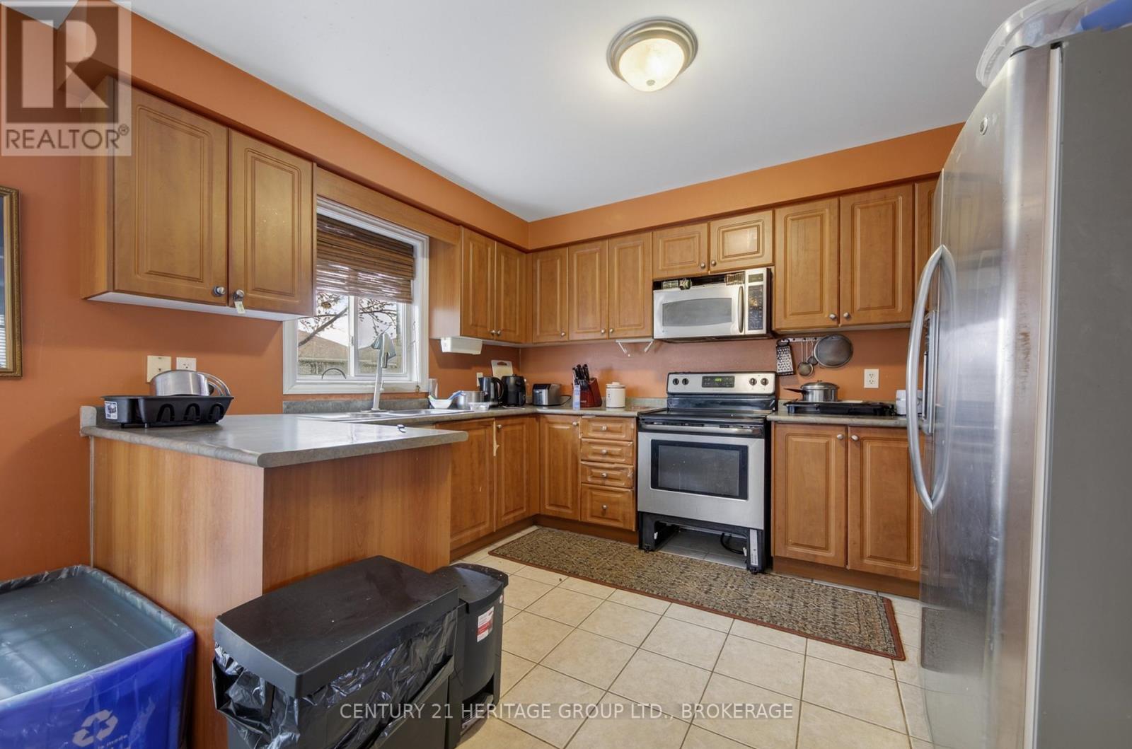 30 LANG DRIVE - 16