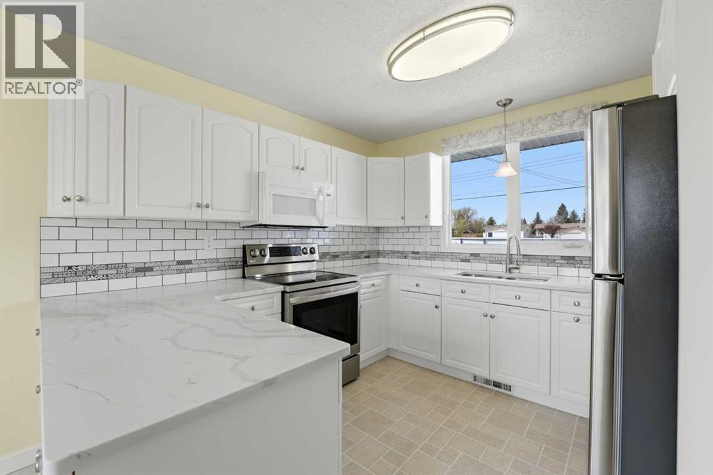 4024 58 Street — photo 9