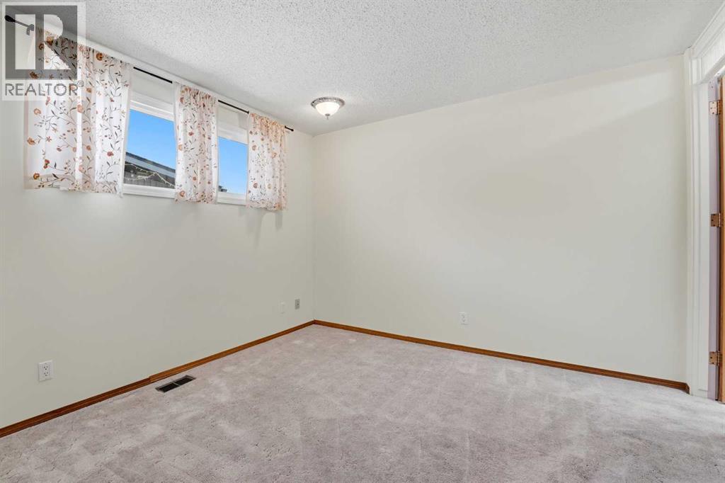 4024 58 Street — photo 14