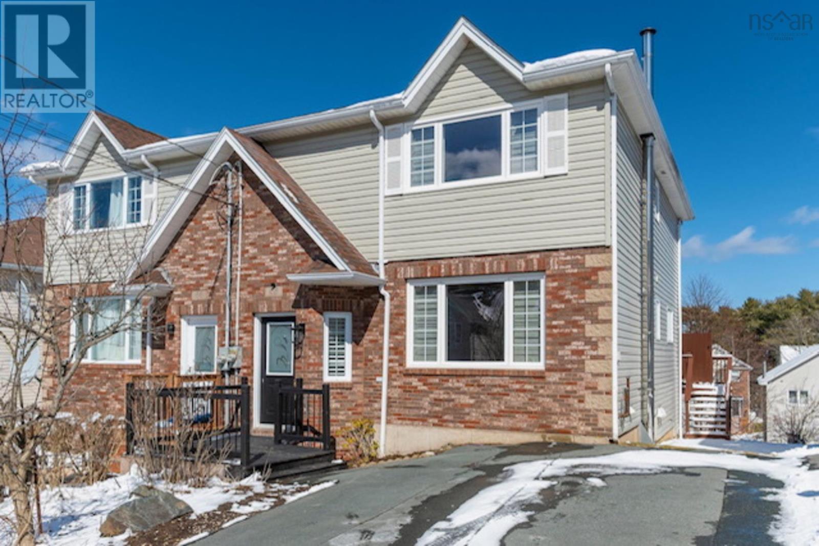 68 Royal Masts Way - 1