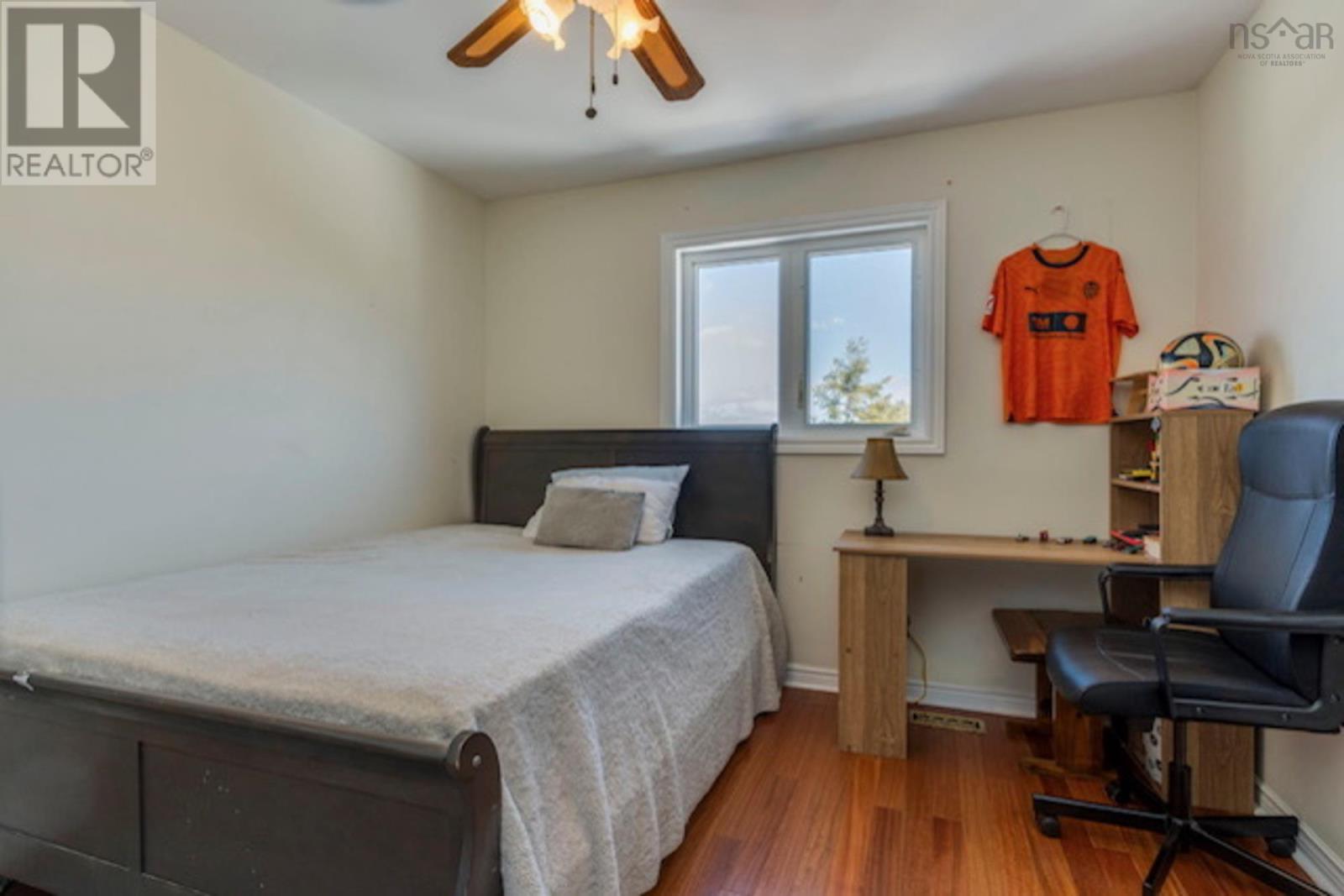 68 Royal Masts Way - 31