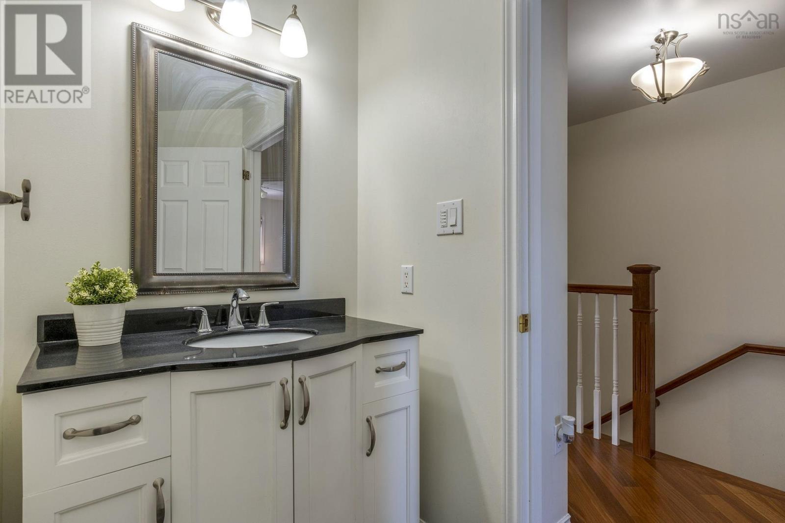 68 Royal Masts Way - 35
