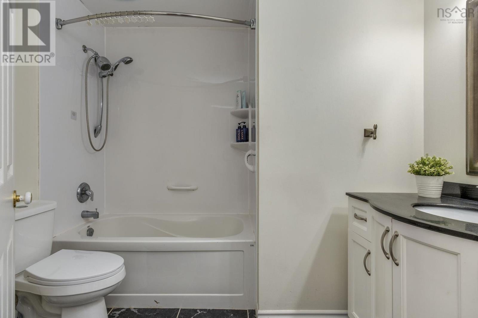 68 Royal Masts Way - 37