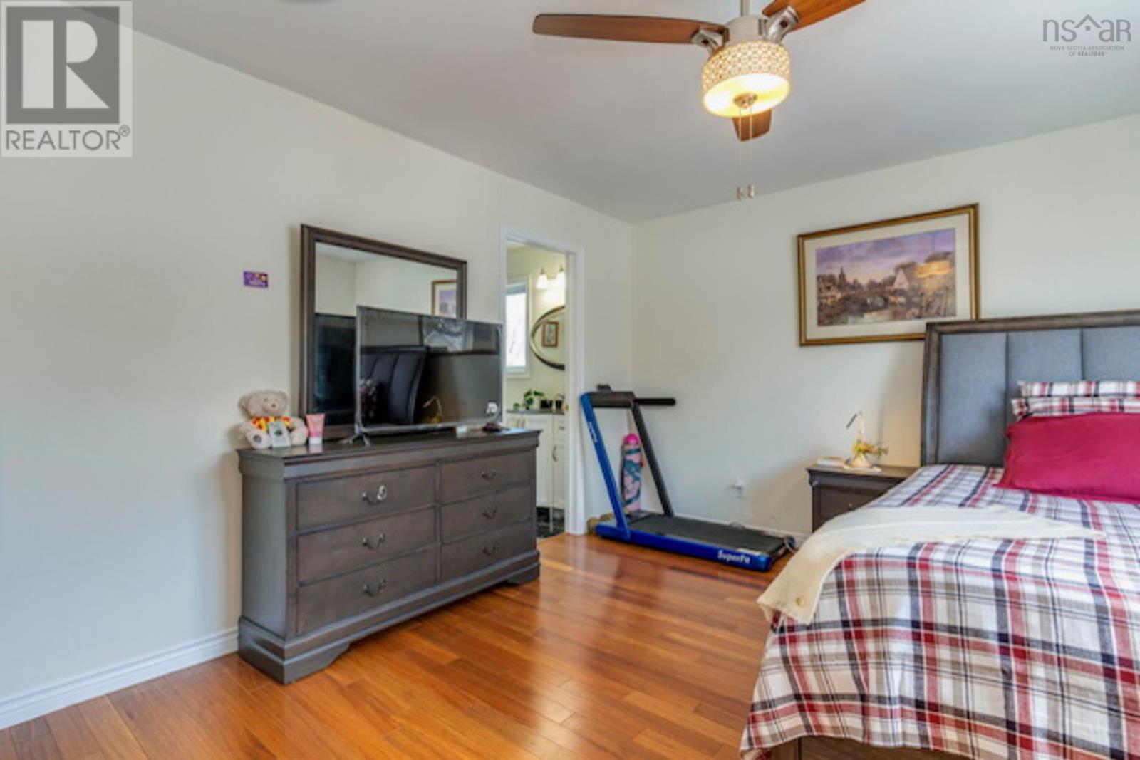 68 Royal Masts Way - 26