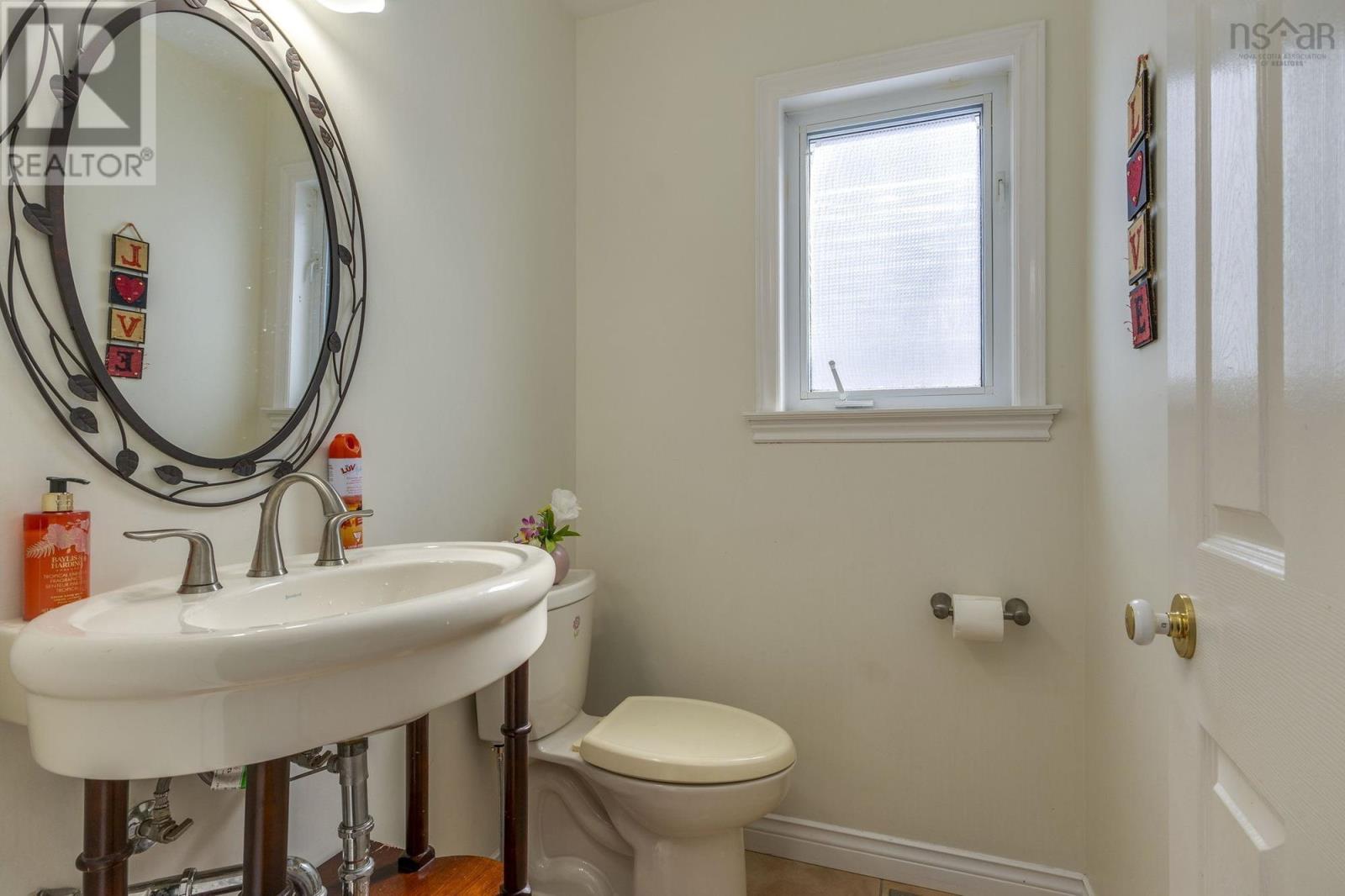 68 Royal Masts Way - 23