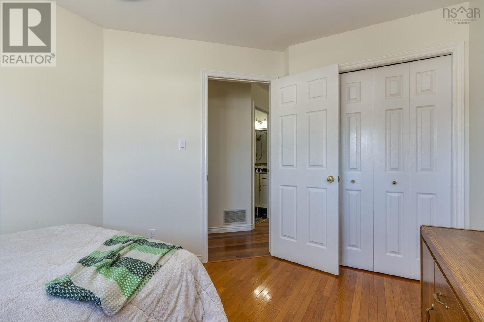68 Royal Masts Way - 34