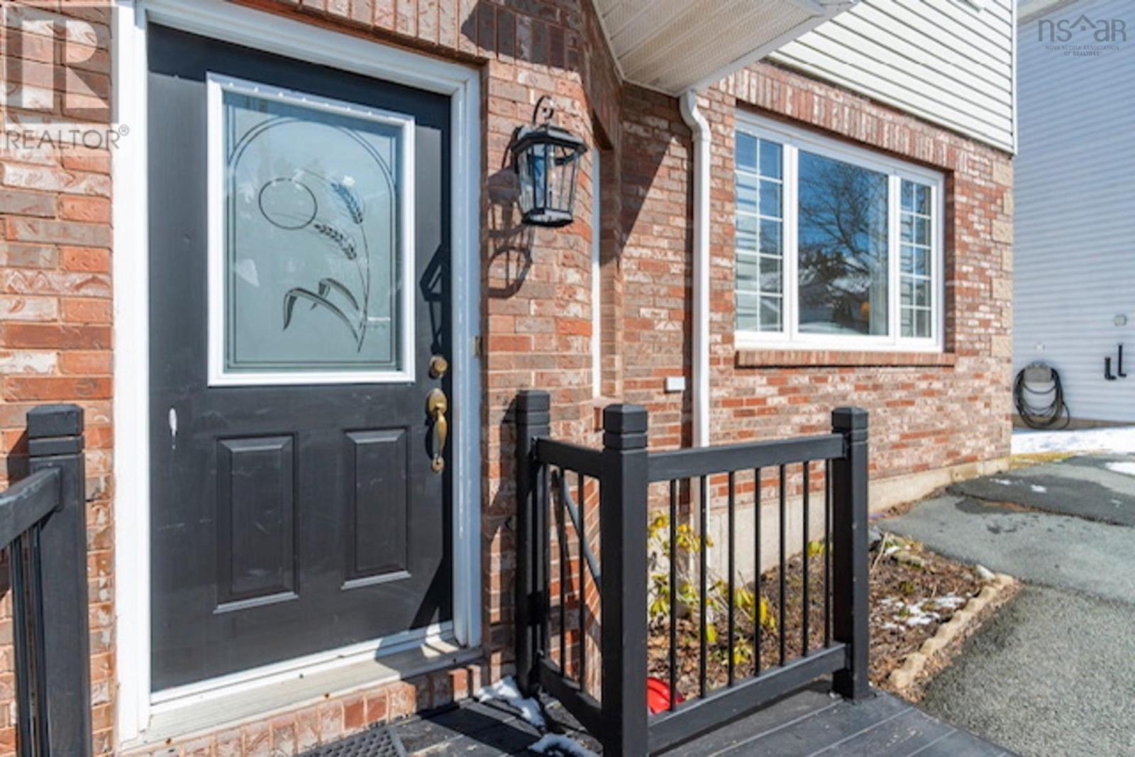 68 Royal Masts Way - 2