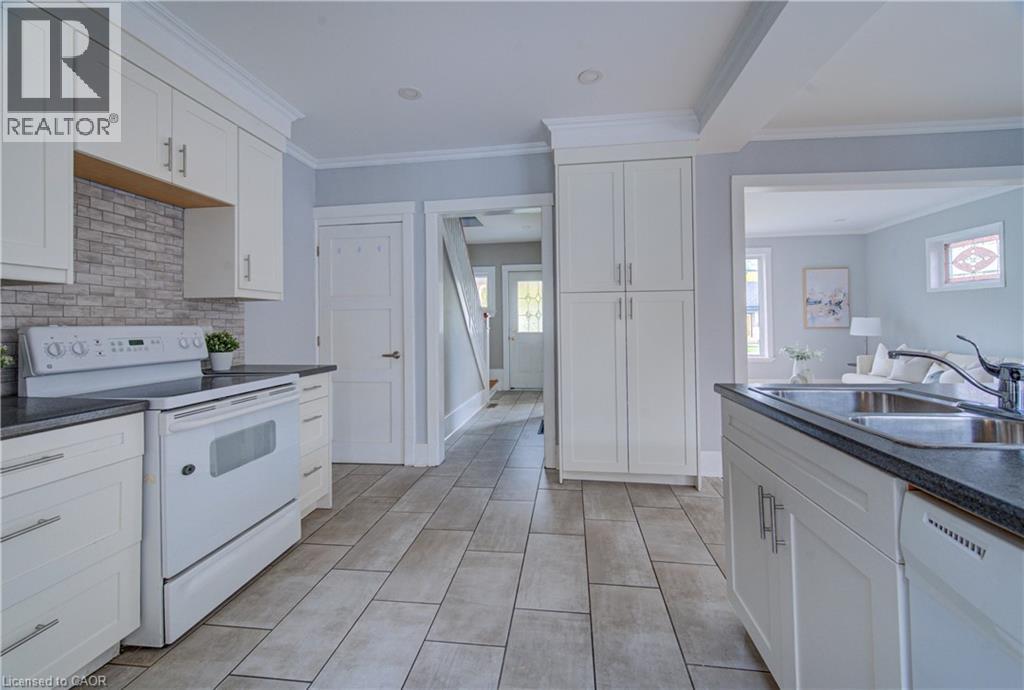 28 WILLOW Street - 9