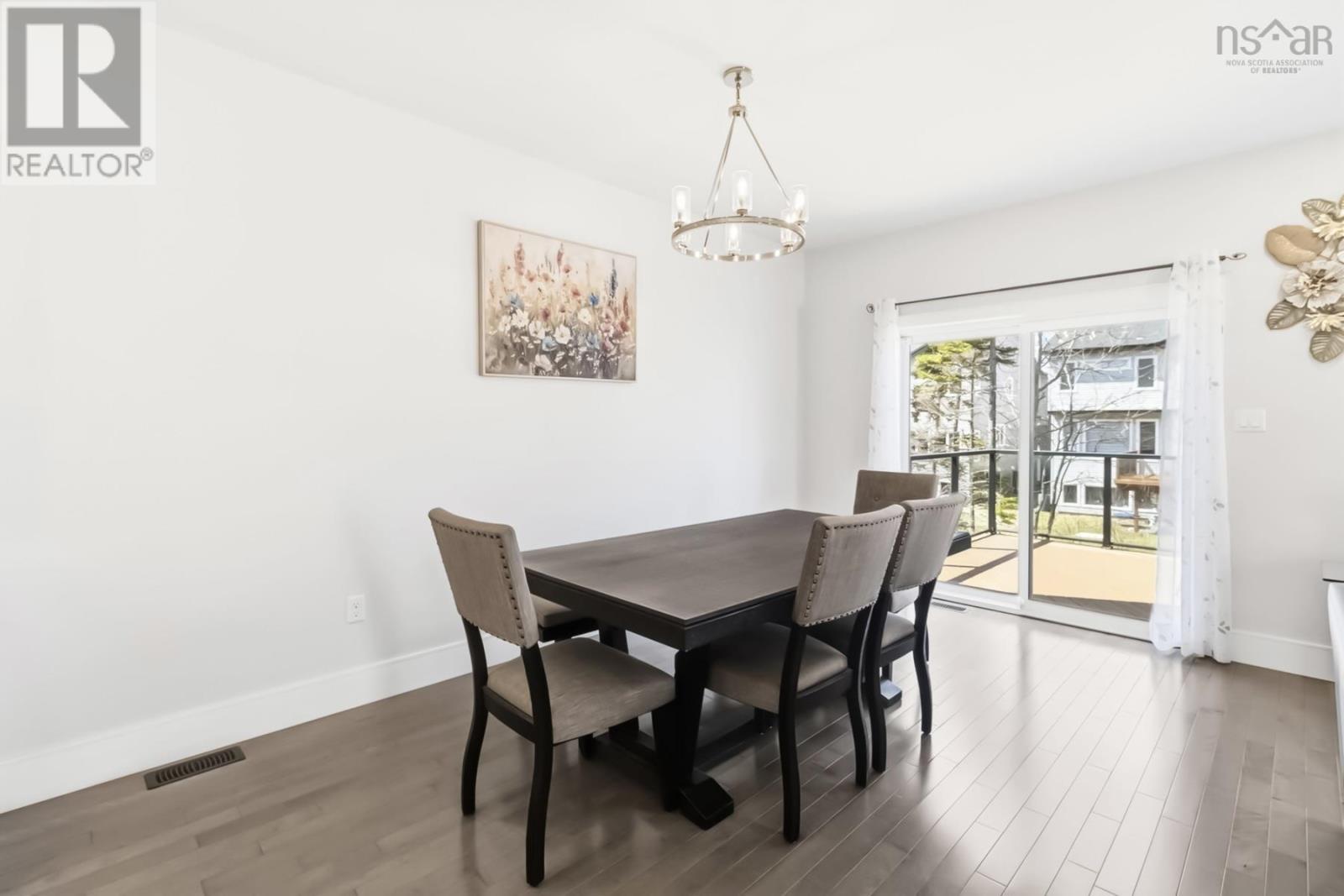 65 Tilbury Avenue - 12
