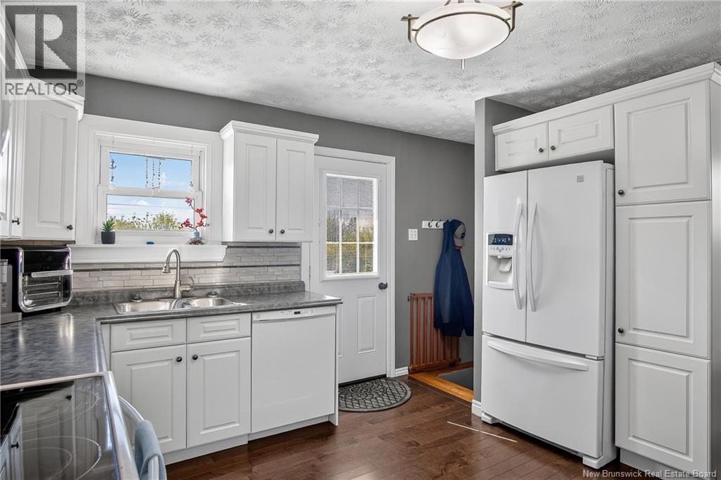 365 Beaconsfield Crescent - 13