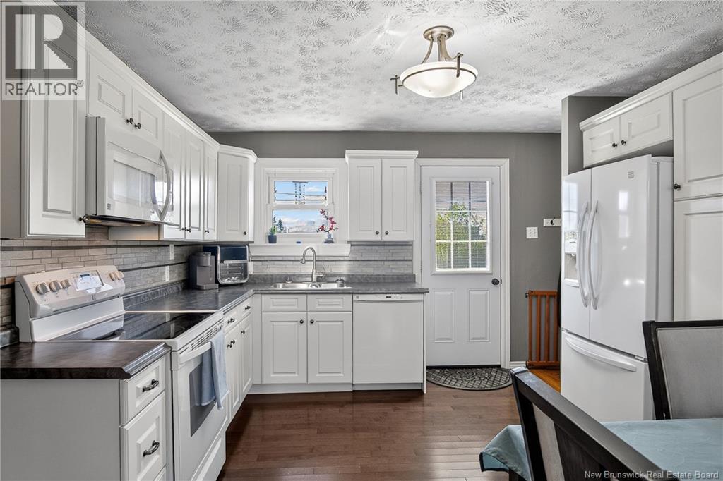 365 Beaconsfield Crescent - 14
