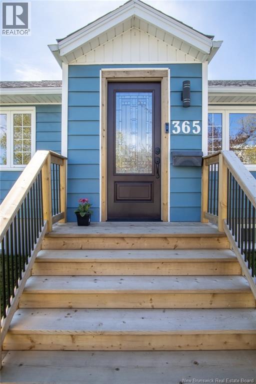 365 Beaconsfield Crescent - 4