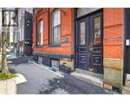 136 Charlotte Street, photo 3