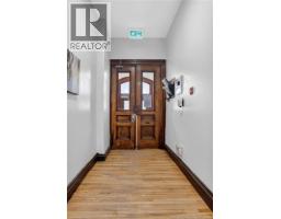 136 Charlotte Street, photo 5