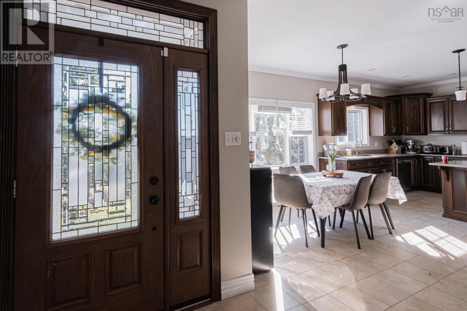 925 Lorne Street - Image 2