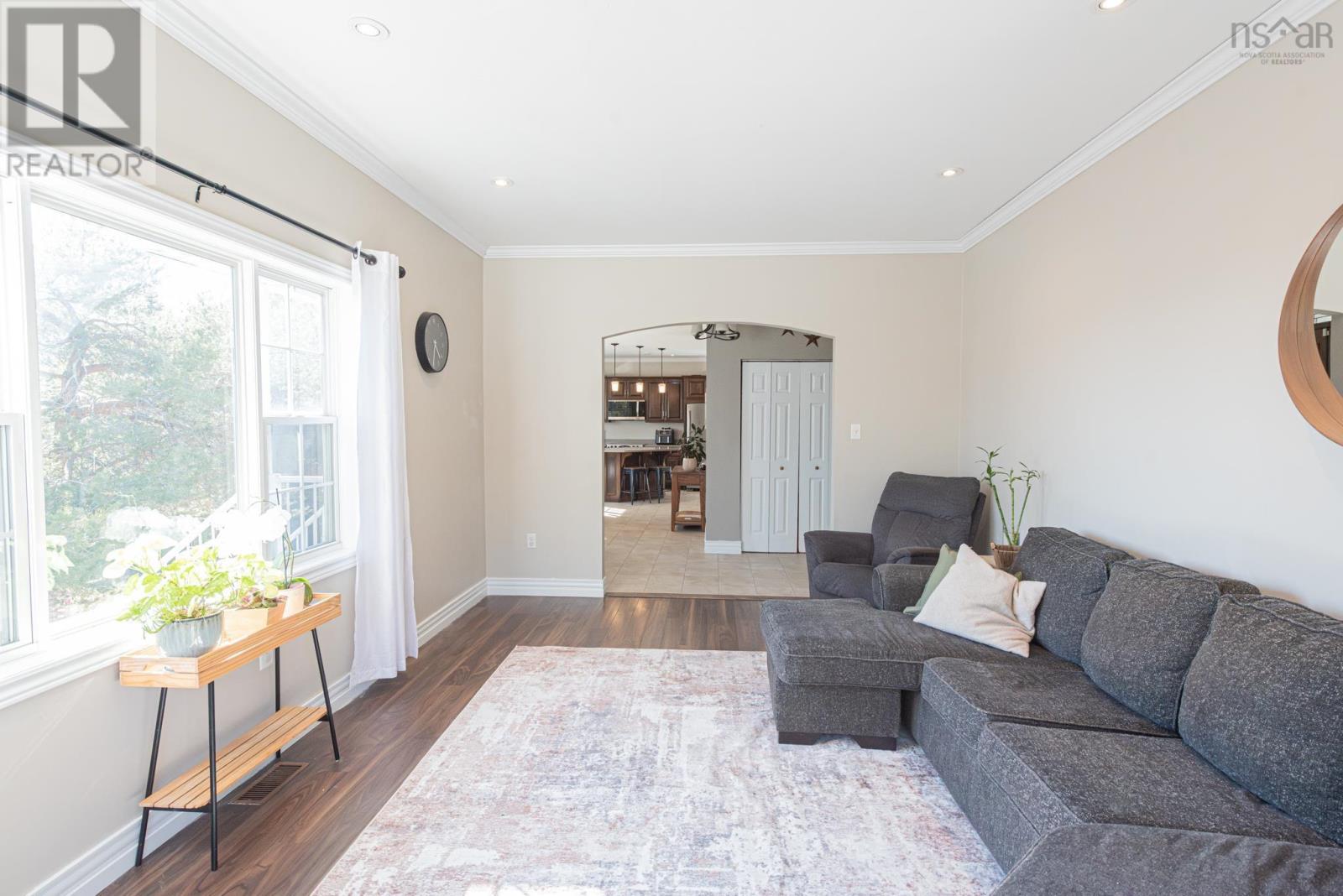 925 Lorne Street - 6