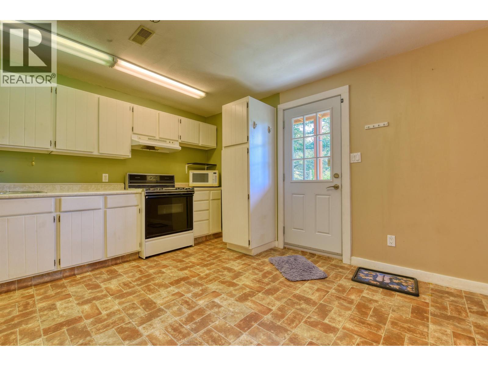 1290 N TWELFTH AVENUE - 16