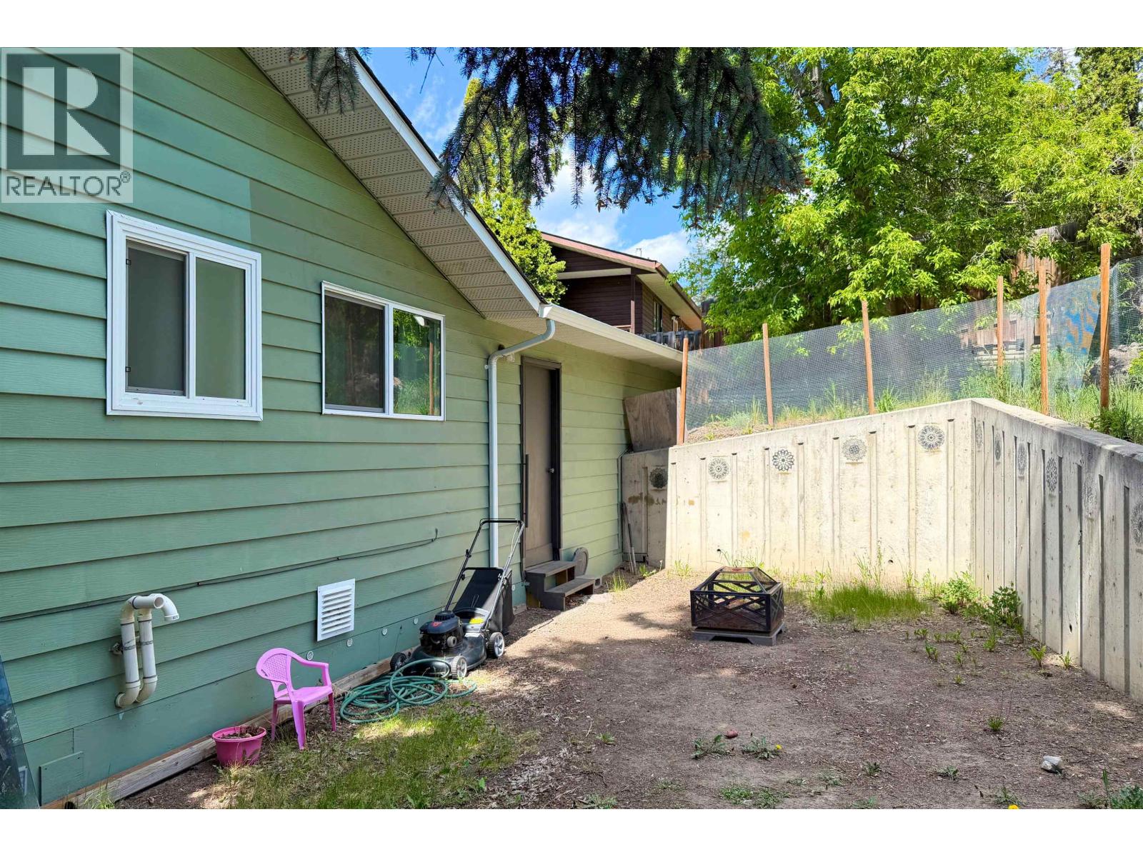 1290 N TWELFTH AVENUE - 25