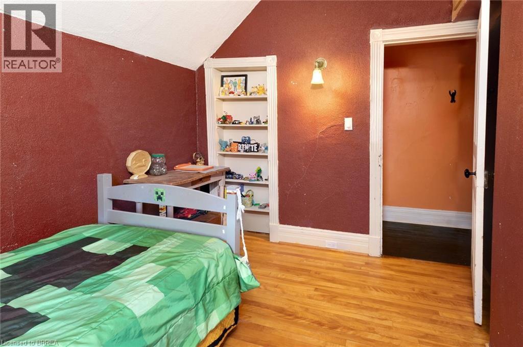 38 MOWAT Street - 21