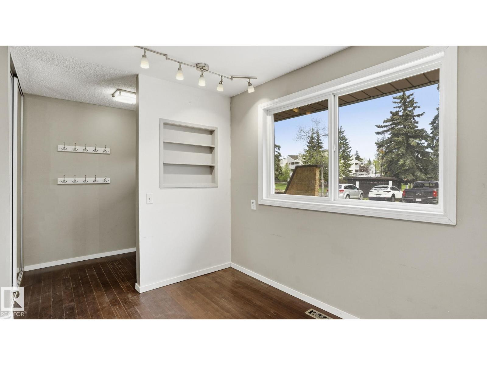 210 WOODBRIDGE WY - 11