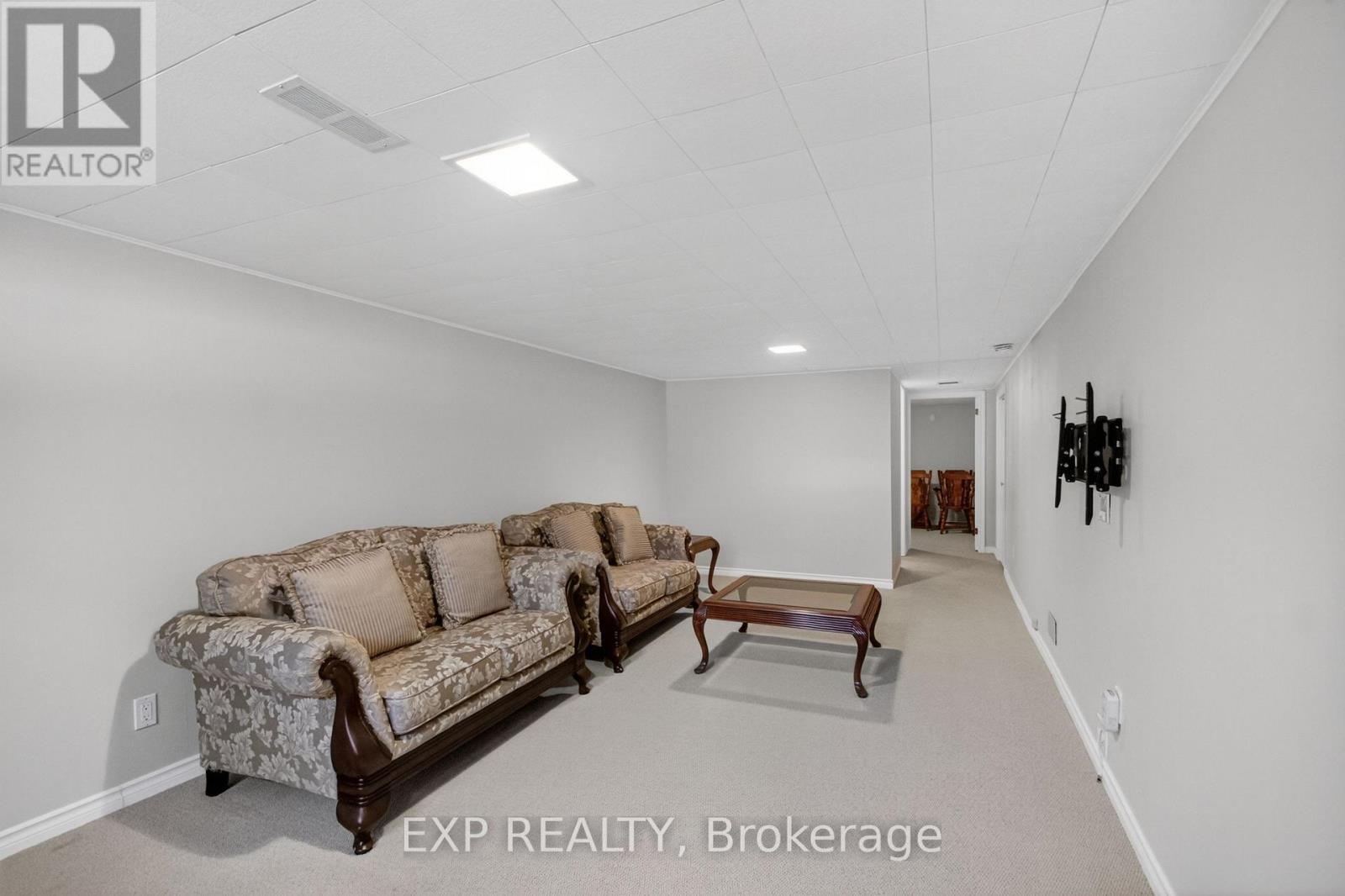 31 BARLYN AVENUE - 13