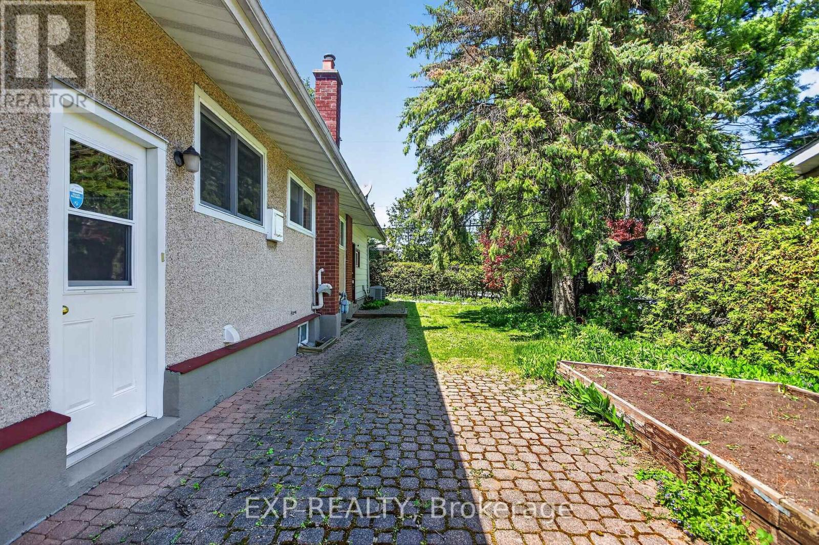 31 BARLYN AVENUE - 18