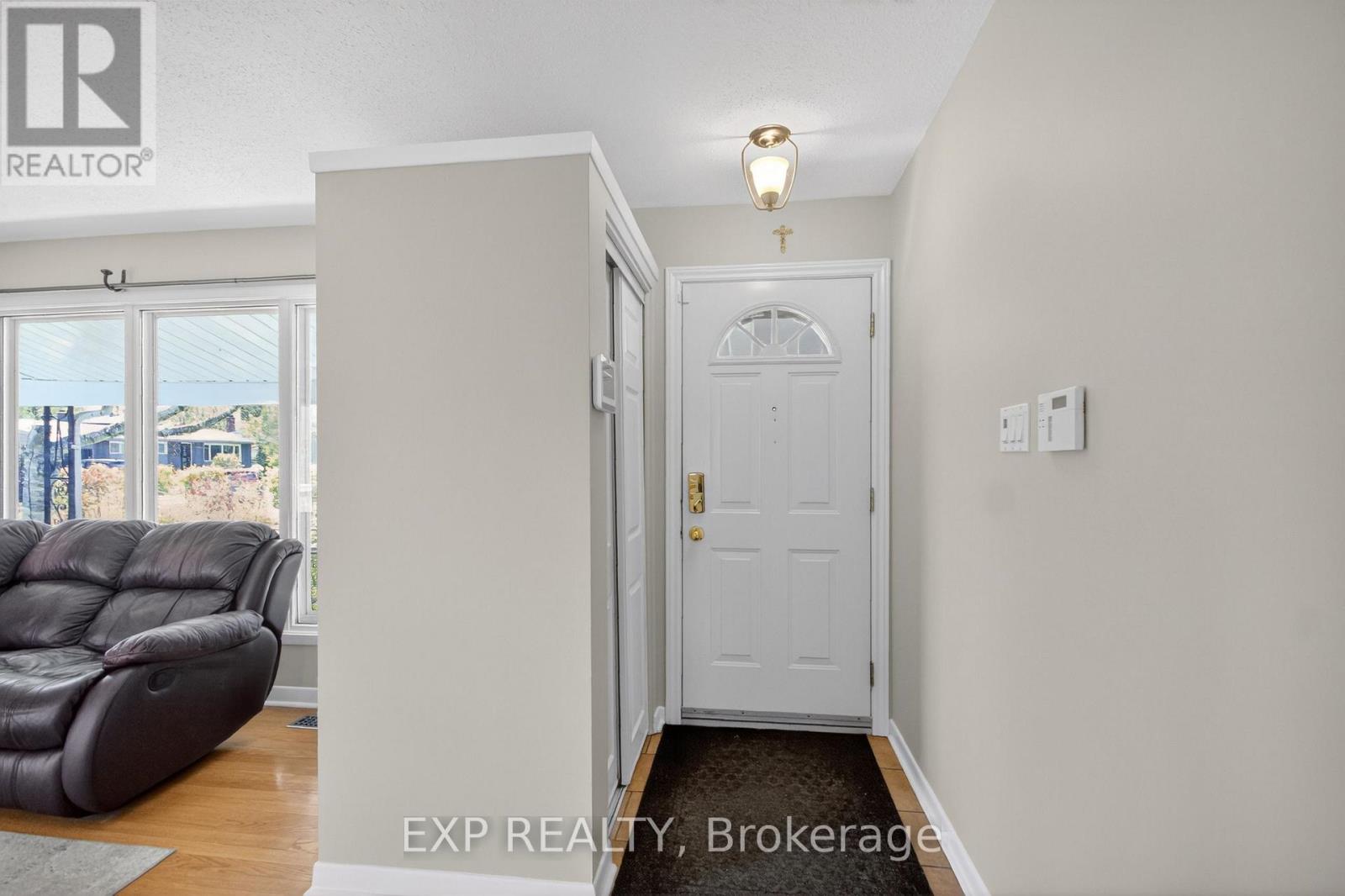 31 BARLYN AVENUE - 3