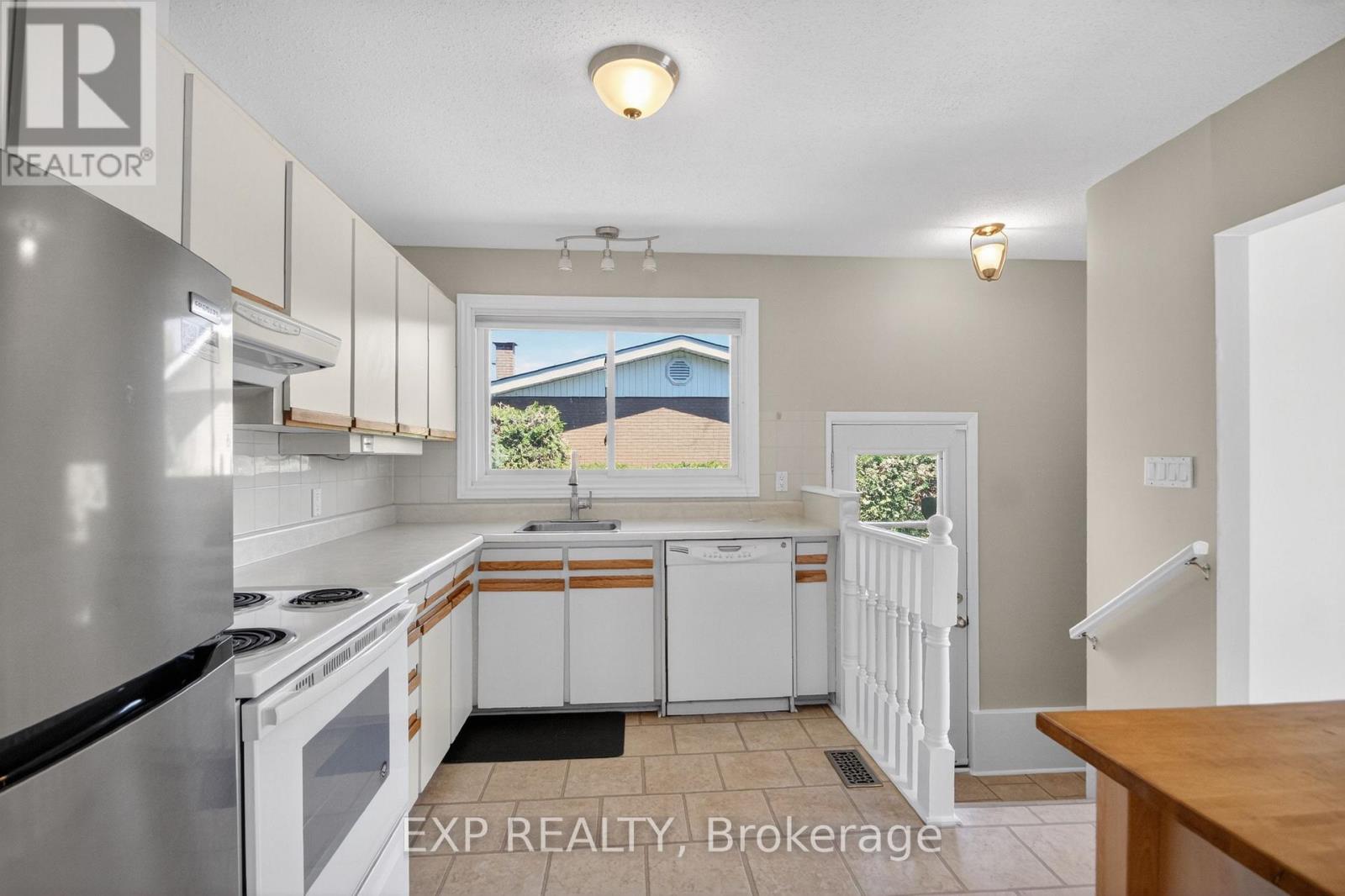 31 BARLYN AVENUE - 7
