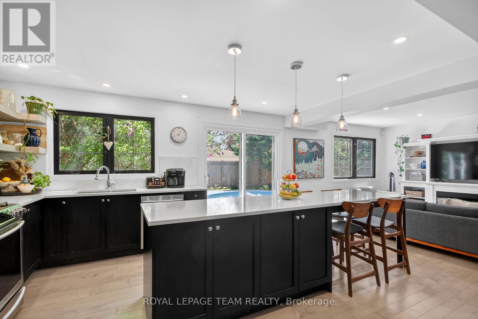 15 MARKHAM AVENUE - 18