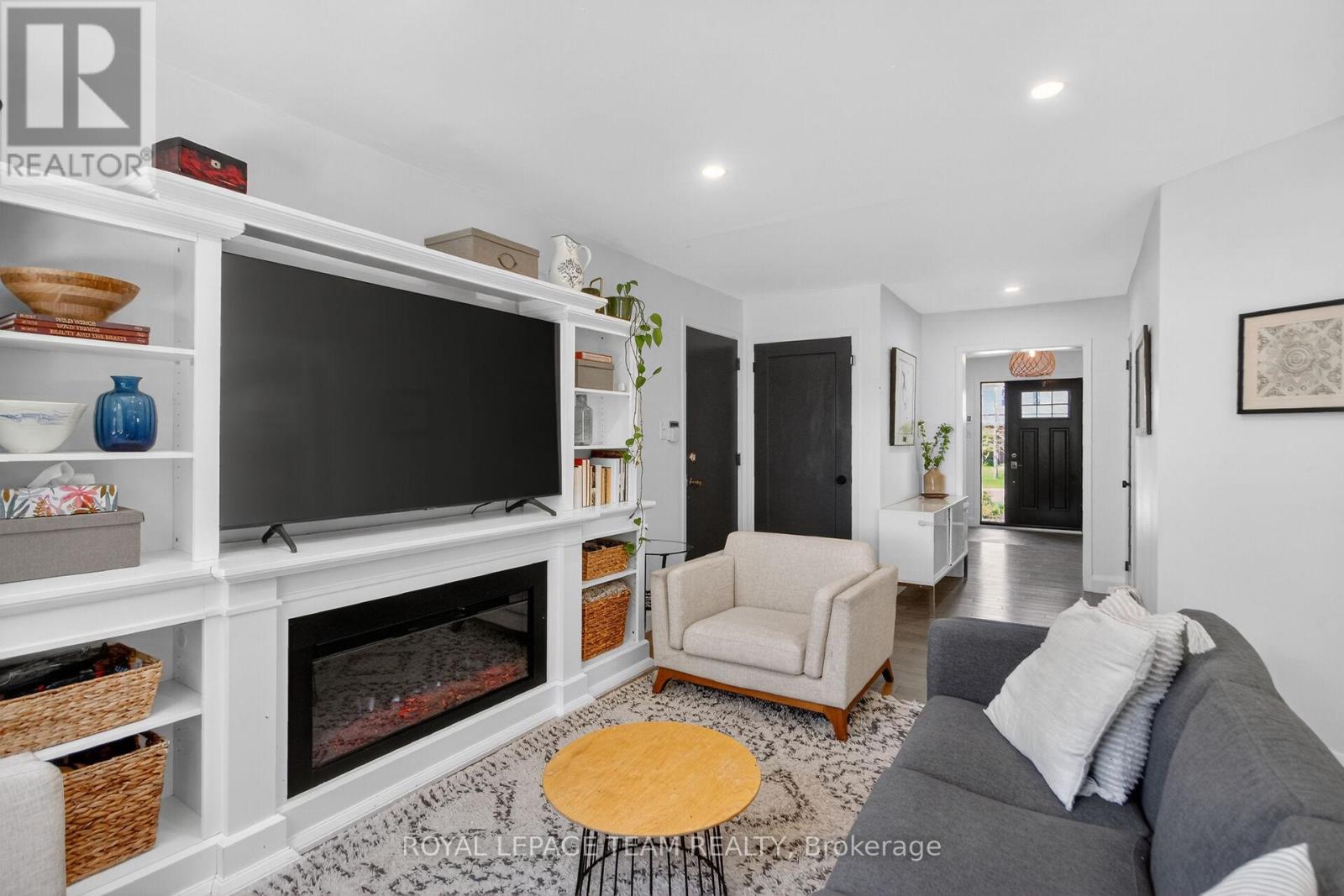 15 MARKHAM AVENUE - 20
