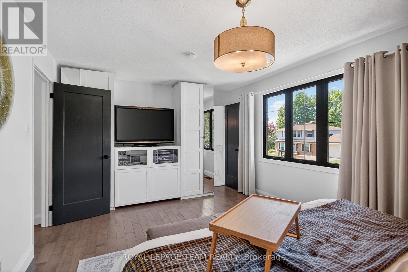 15 MARKHAM AVENUE - 25