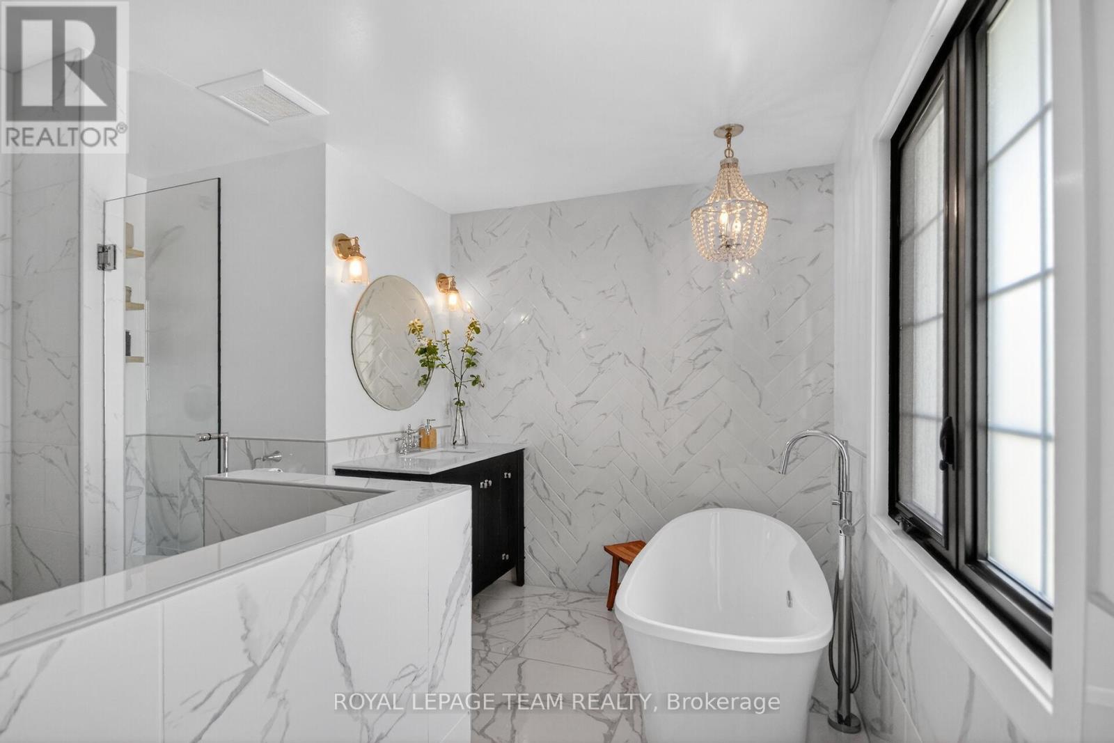 15 MARKHAM AVENUE - 28