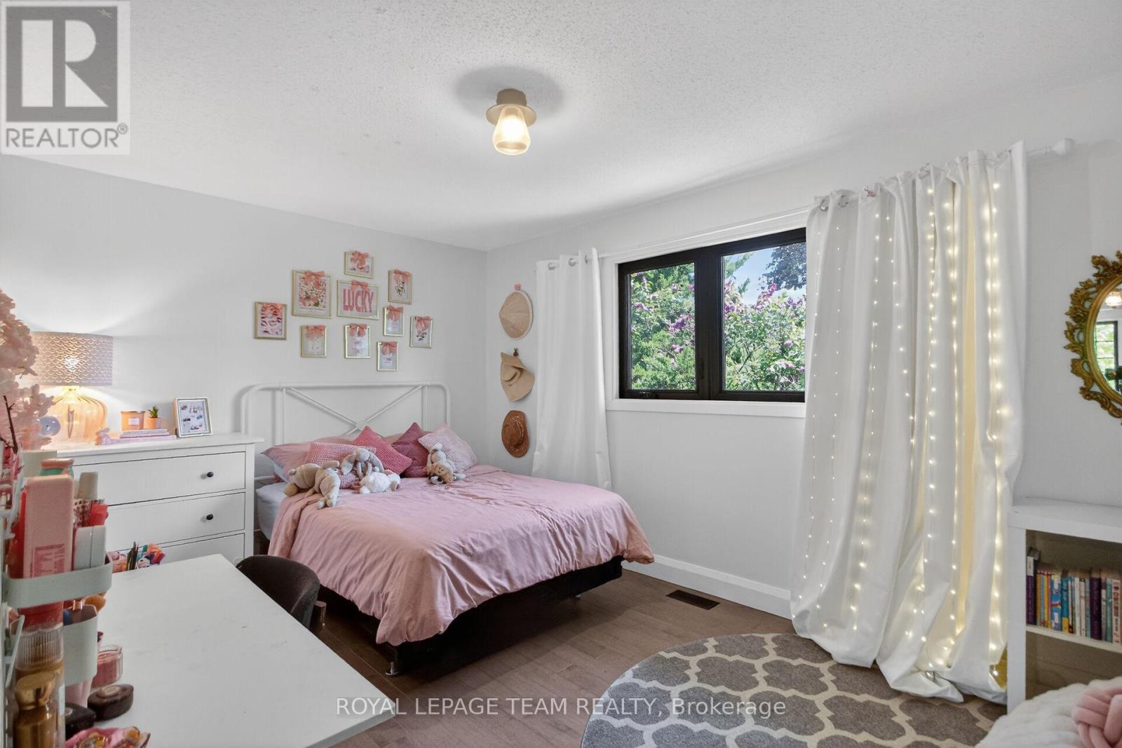 15 MARKHAM AVENUE - 34