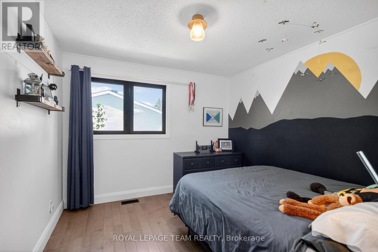 15 MARKHAM AVENUE - 36