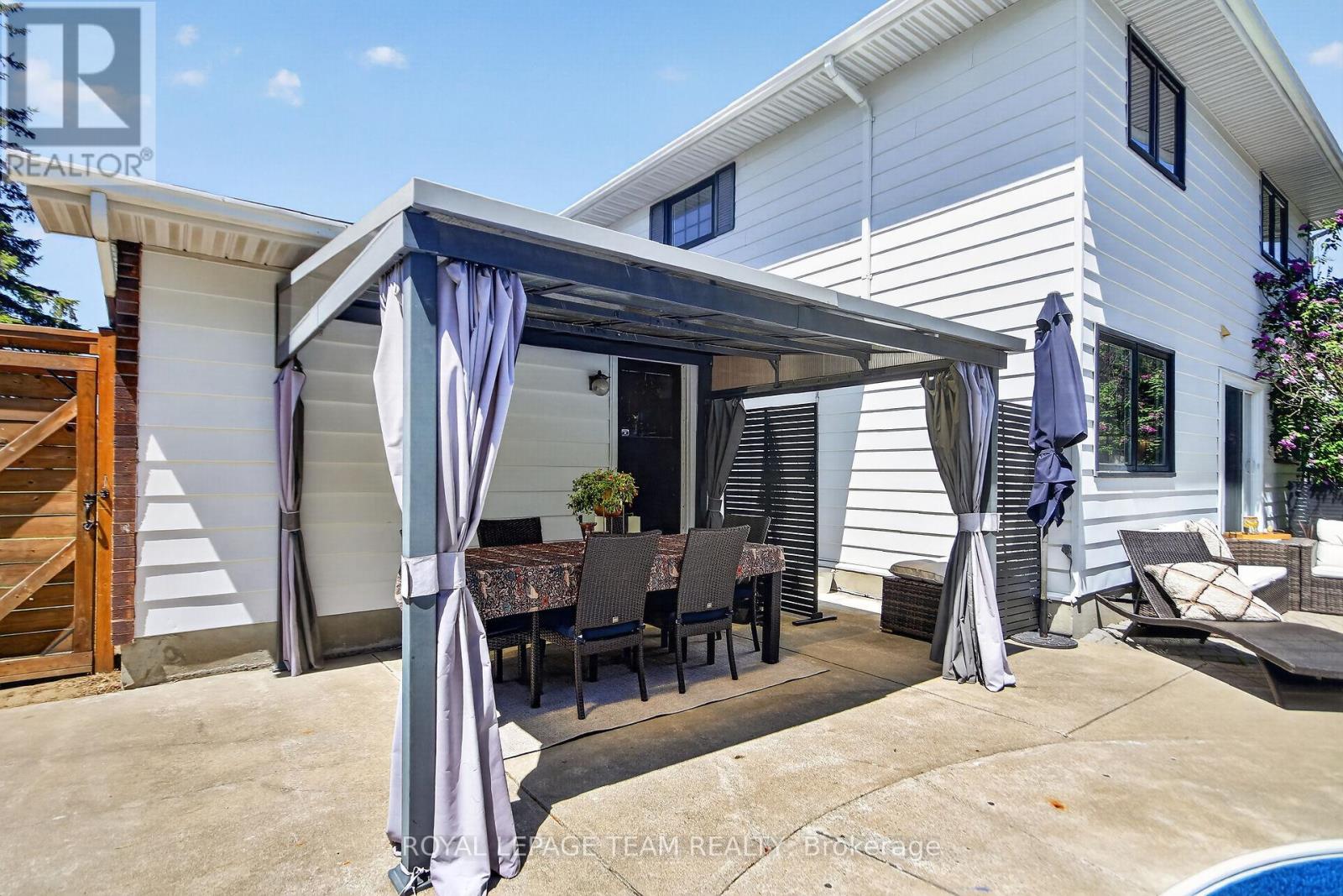 15 MARKHAM AVENUE - 50